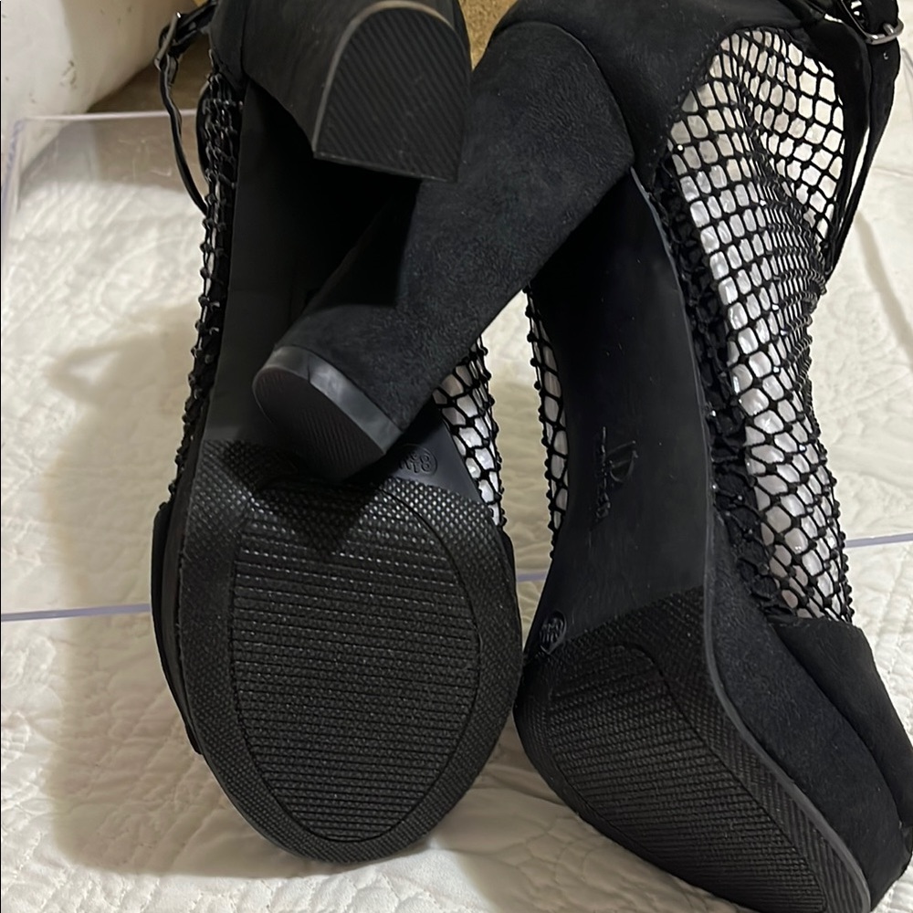 Elegant Black High Heels with Sleek Design approximately 4 inches. - Picture 3 of 4